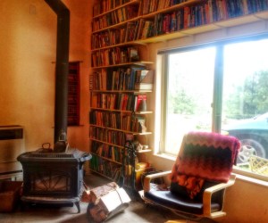 oregon cabin rental vacation wood stove comfortable chair 